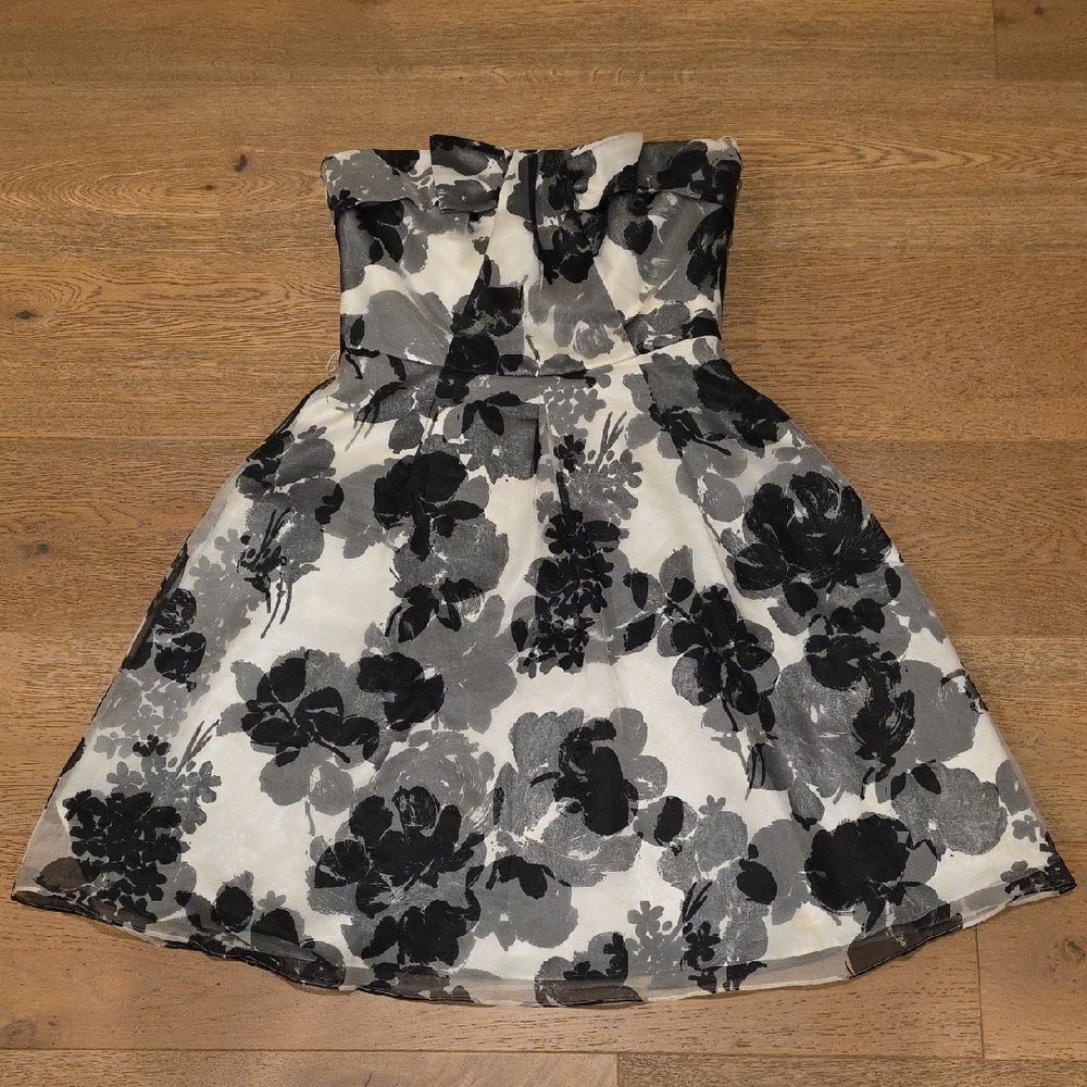 White House Black Market Black and Gray Floral Dress